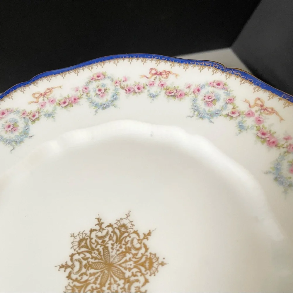 SET of 4 Blue Edged Floral 8
